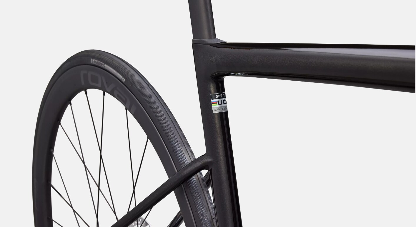Specialized Cykel, Tarmac SL8 Expert UDi2, Gloss Obsidian Metallic / 25% Cqv Reflex Super Red Pearl Over White